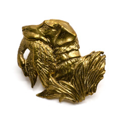 Значок Собака с добычей Латунь