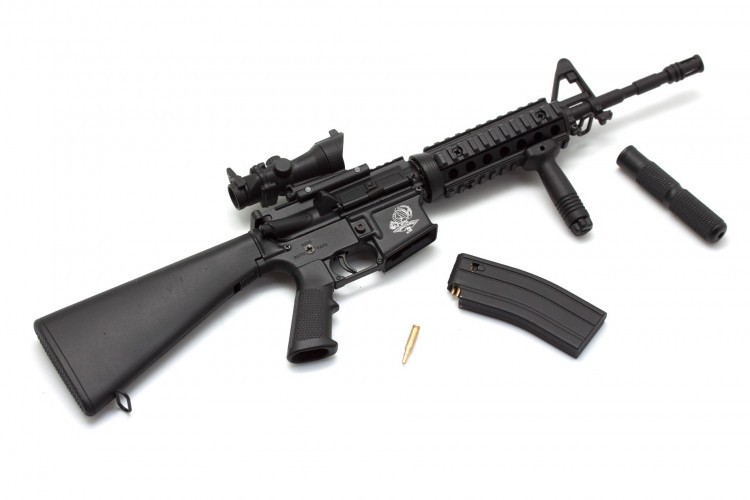 Модель сувенирная в виде оружия Microgun L M4A1 RIS с ручкой стандартный приклад оптический прицел