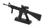 Модель сувенирная в виде оружия Microgun L M4A1 RIS с ручкой стандартный приклад оптический прицел