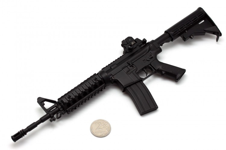 Модель сувенирная в виде оружия Microgun L M4A1 RIS телескопический приклад стандартный прицел
